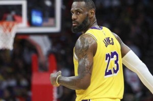 【现场】洛城德比詹姆斯发威 湖人强势逆转快艇