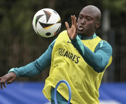 九游网页版-FM：吉达联合想要跟贝尔温和佩雷拉续约，球员愿继续效力